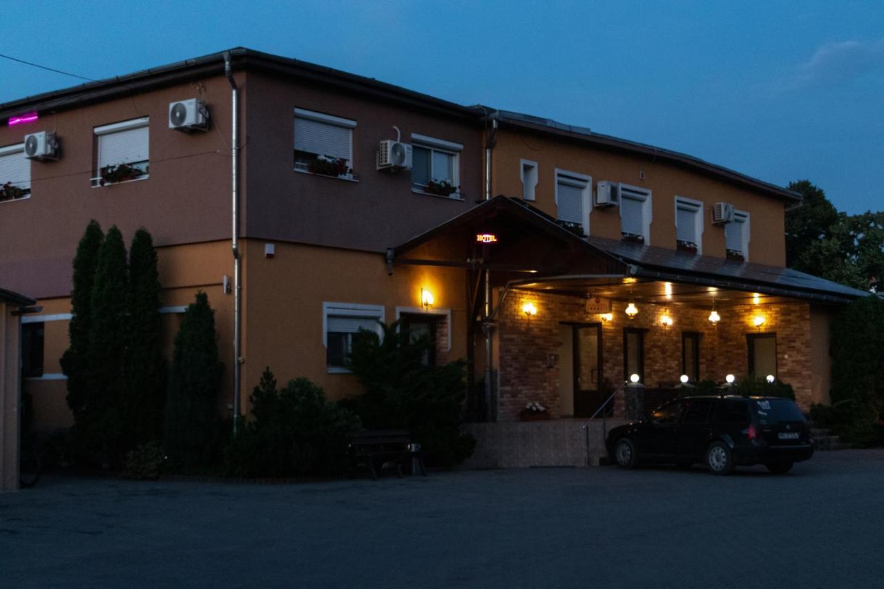 Hotel Tranzit Odorheiu Secuiesc Luaran gambar